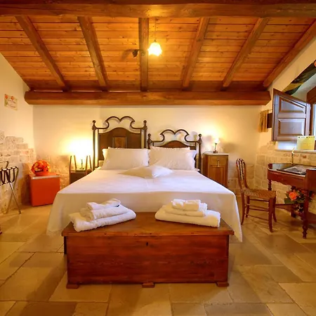 La Maison - Tenuta Colavecchio 4*