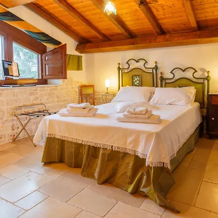 La Maison - Tenuta Colavecchio 4*
